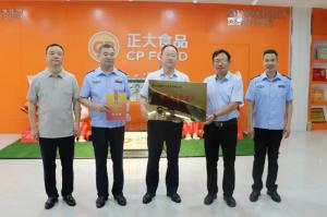 市文明辦、市市場監(jiān)管局聯(lián)合為我公司文明誠信經(jīng)營授牌